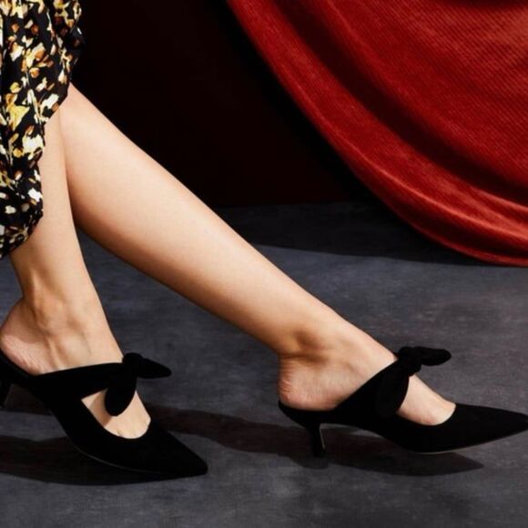 M. Gemi The Lasso Black Patent Leather Tie Kitten Heels Size 9 - Picture 1 of 12